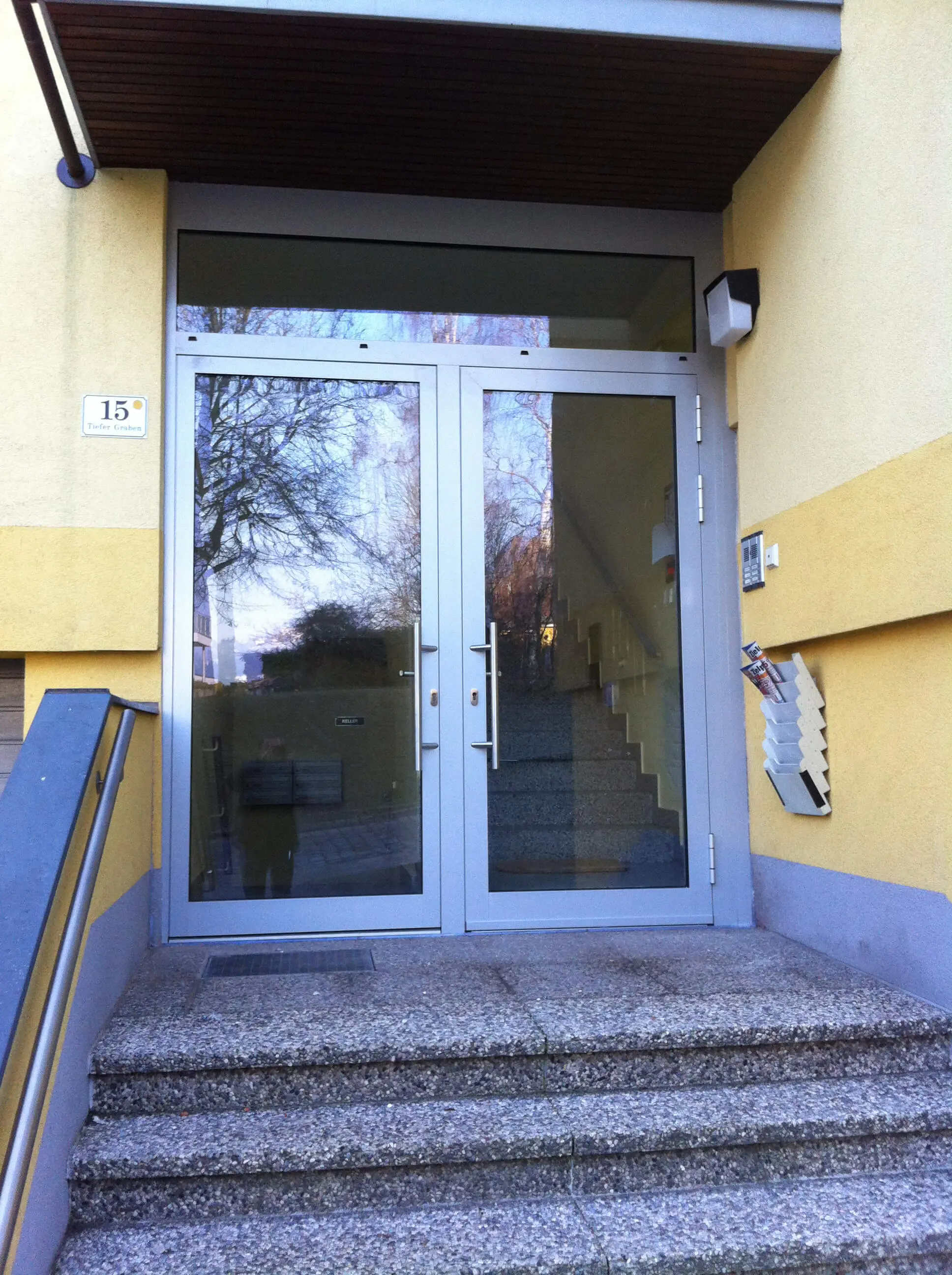 2-flügelige Eingangstür mit Oberlichte