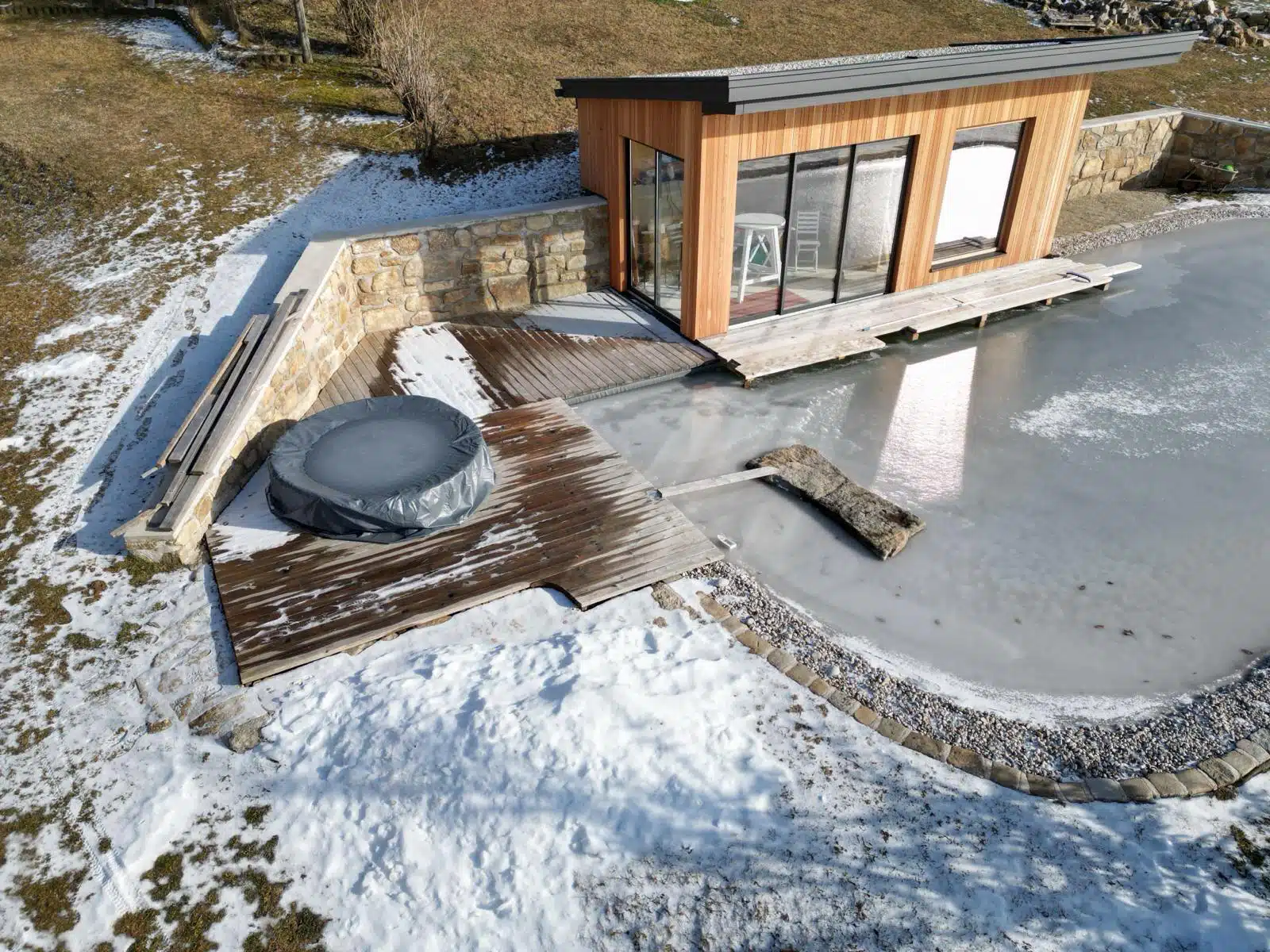 Wetterbeständige Schiebefenster für Gartenhaus