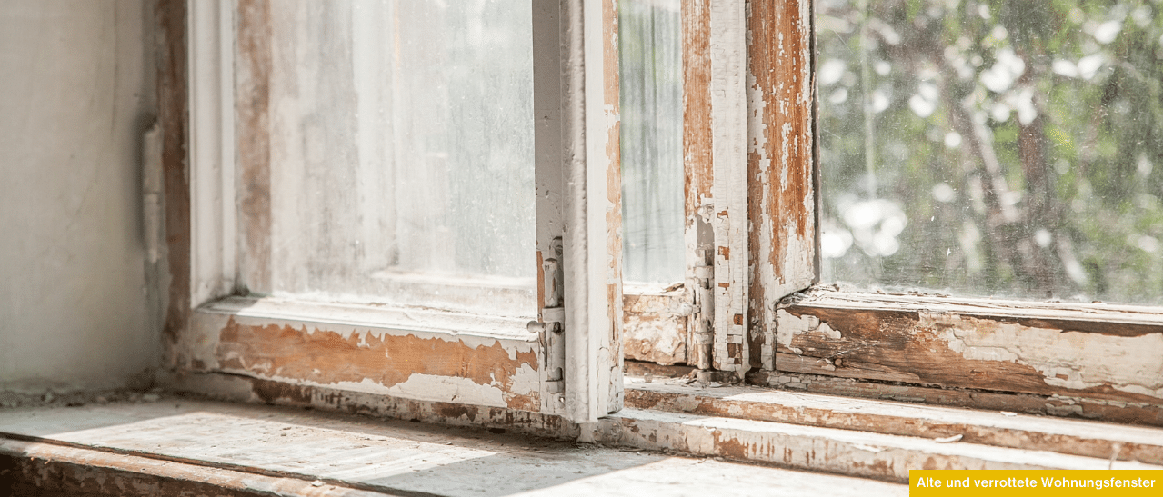 Alte und verrottete Wohnungsfenster erneuern, abgeplatzter Lack sichtbarund schlechte Wärmedämmung sind ein Anzeichen für Tausch.