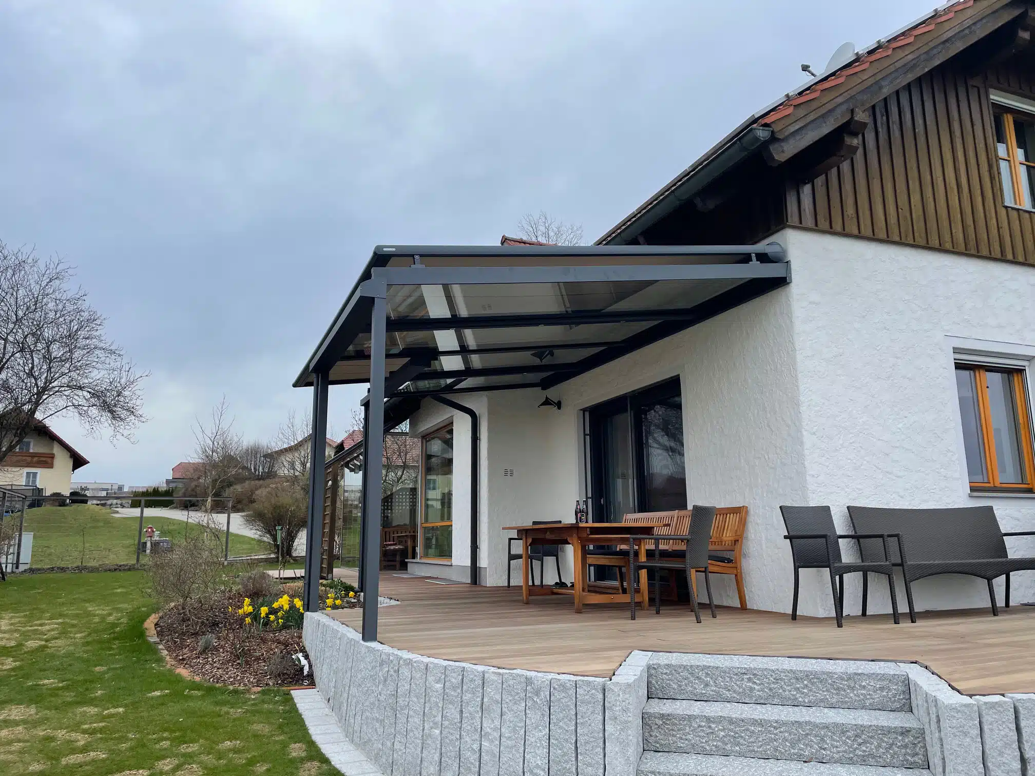 Alu Terrassendach mit Aufglas Beschattung nach Maß