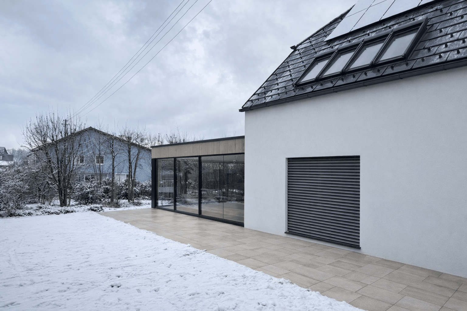Anbau am Haus mit Glaswänden zumachen