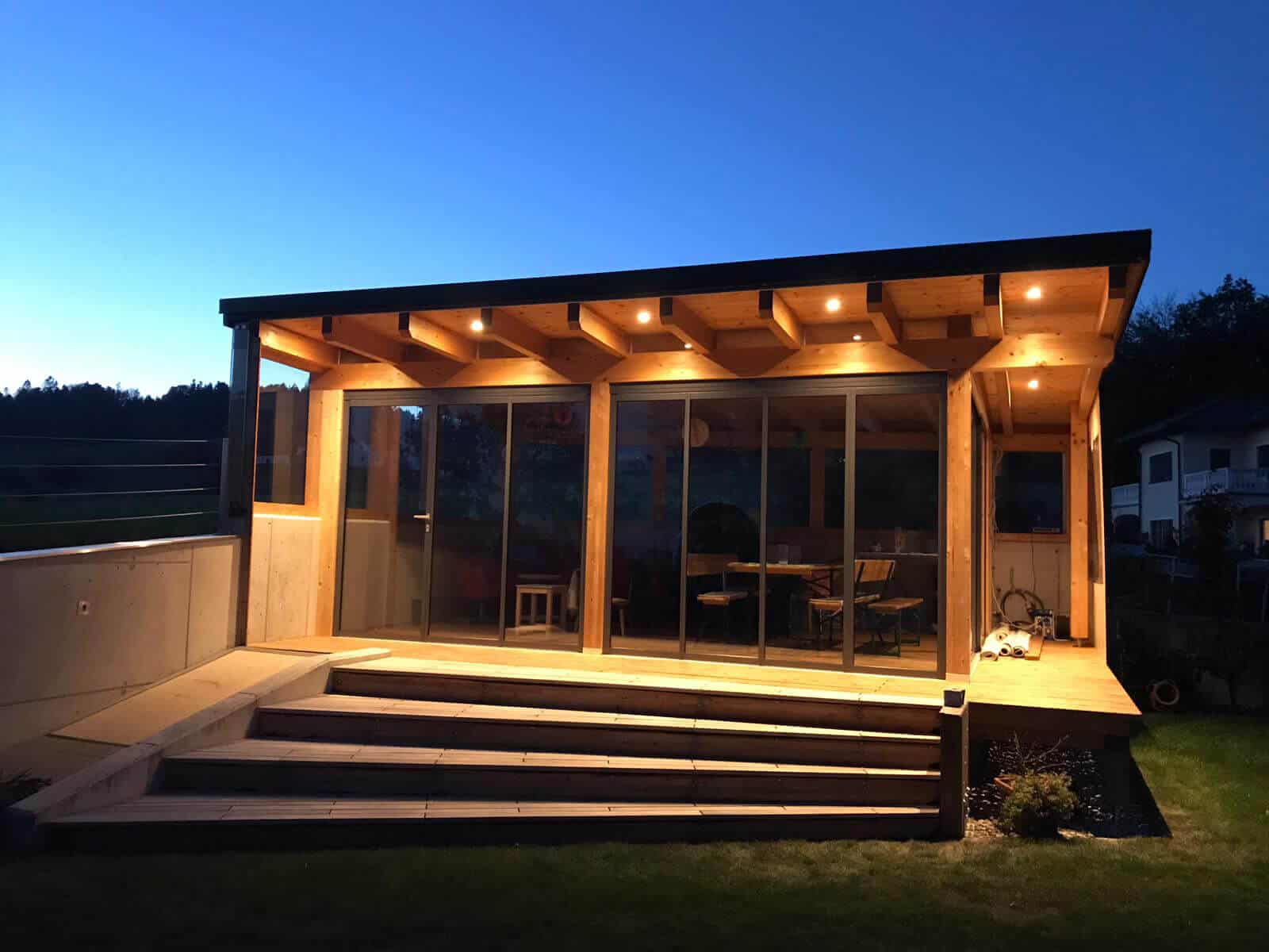 Anbau aus Holz mit Schiebe-Dreh-System und Schiebeelement
