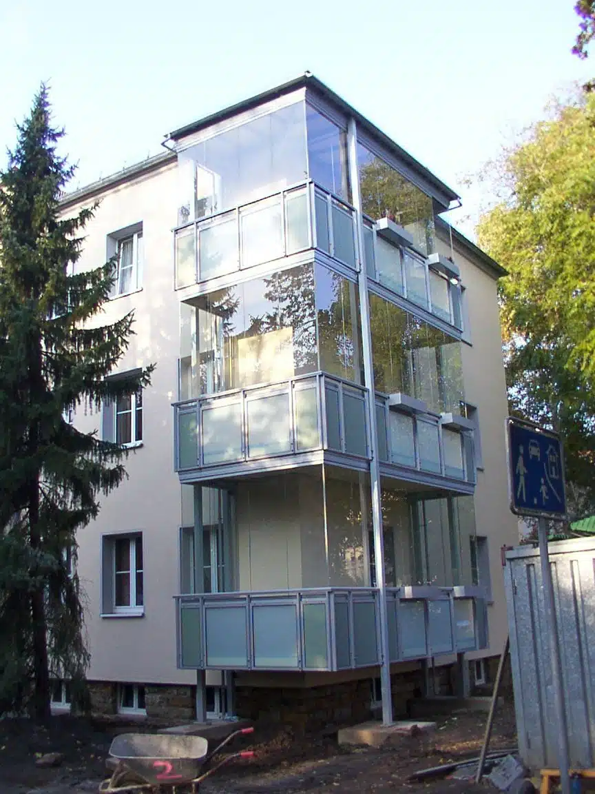 Balkon mit Glas verkleiden