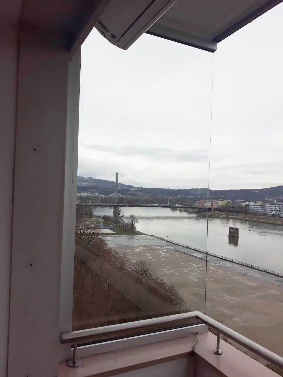 Balkon-Windschutz mit seitlichem Glas - Fixteil