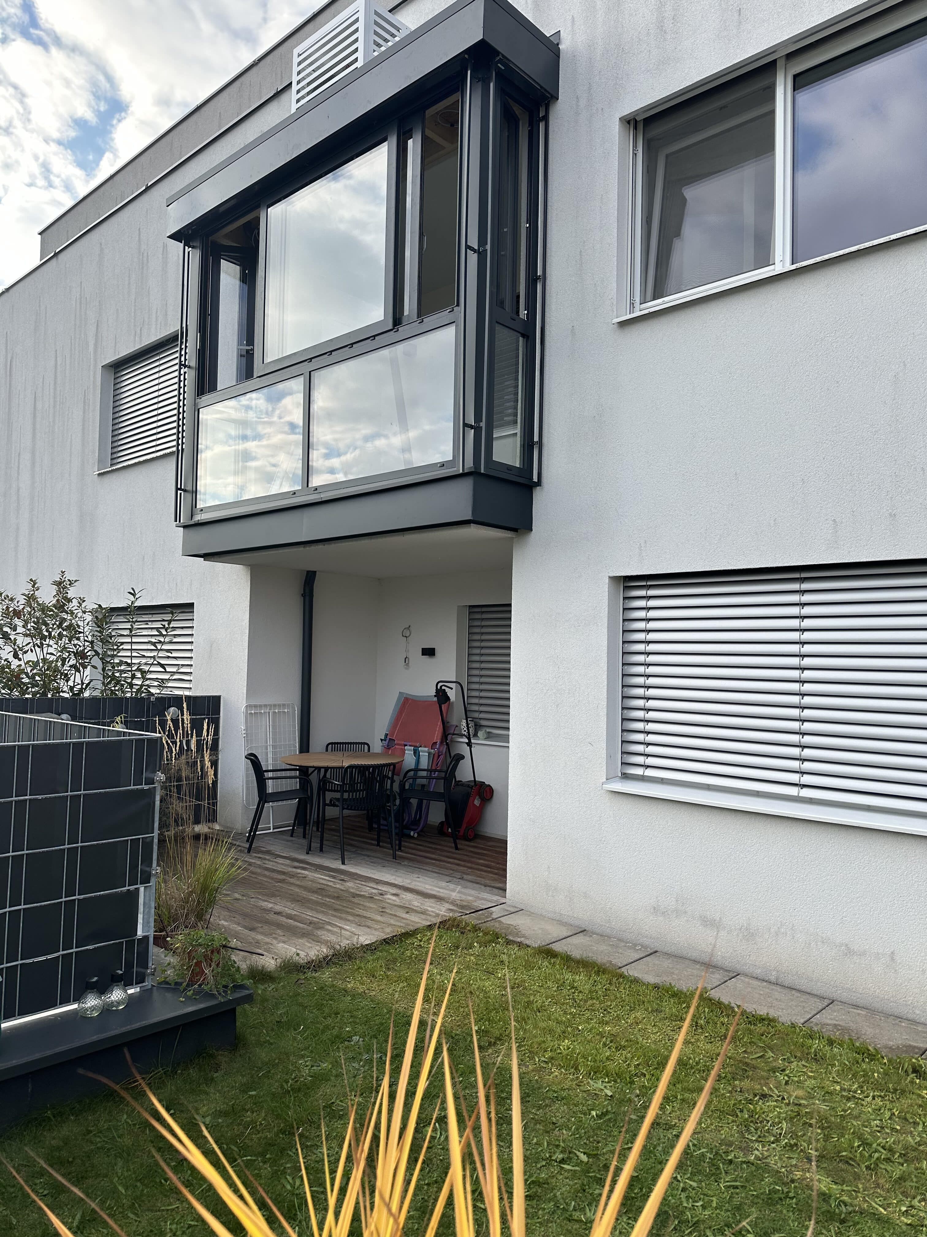 Balkonverbau in Anthrazitgrau