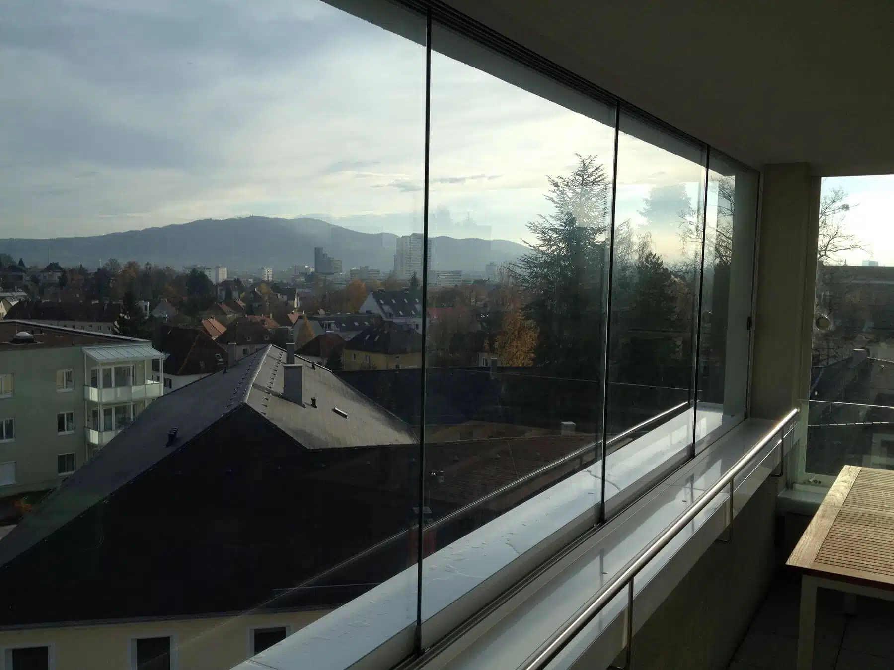 Balkonverbau mit Blick auf Linz