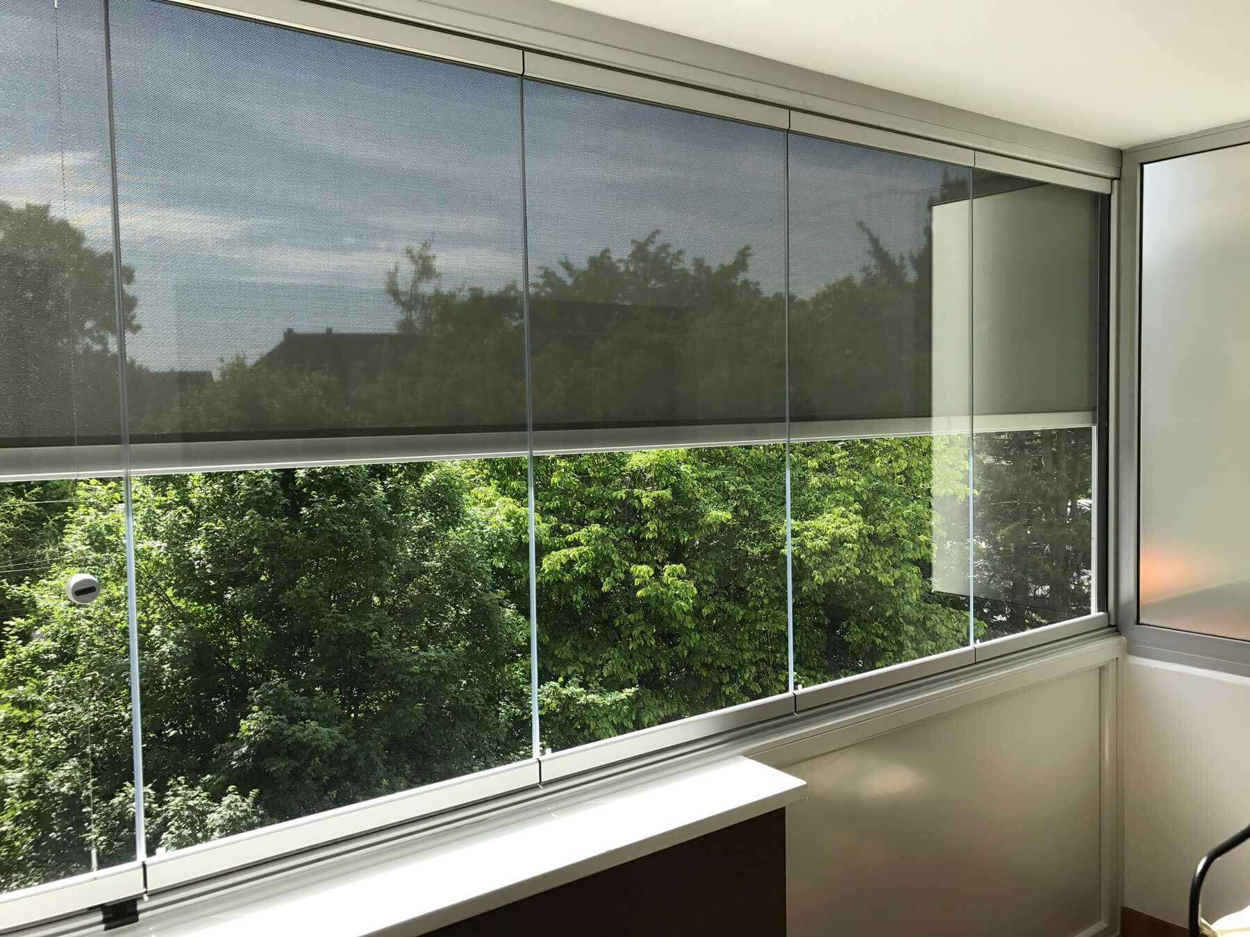 Balkonverbau mit Glas zum Falten - Sunflex SF 25 inkl. Beschattung Fixscreen