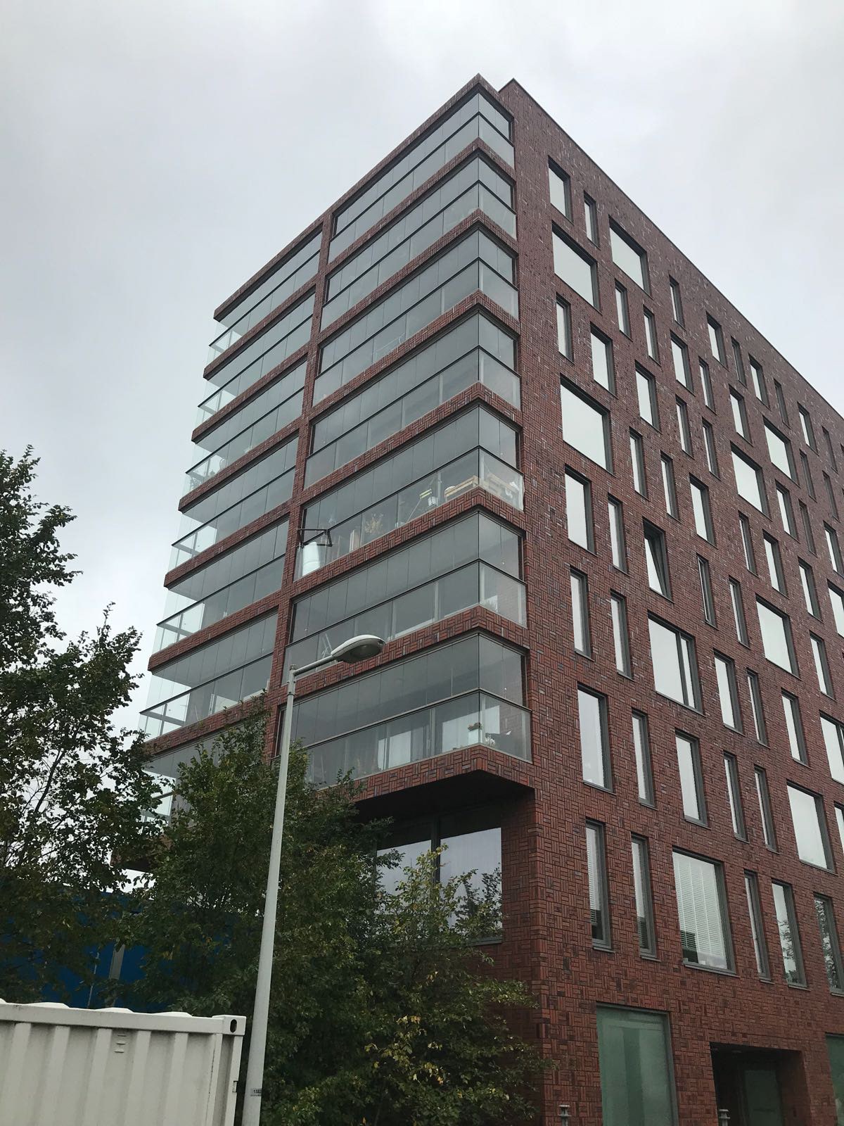 Balkonverglasung Mehrfamilienhaus