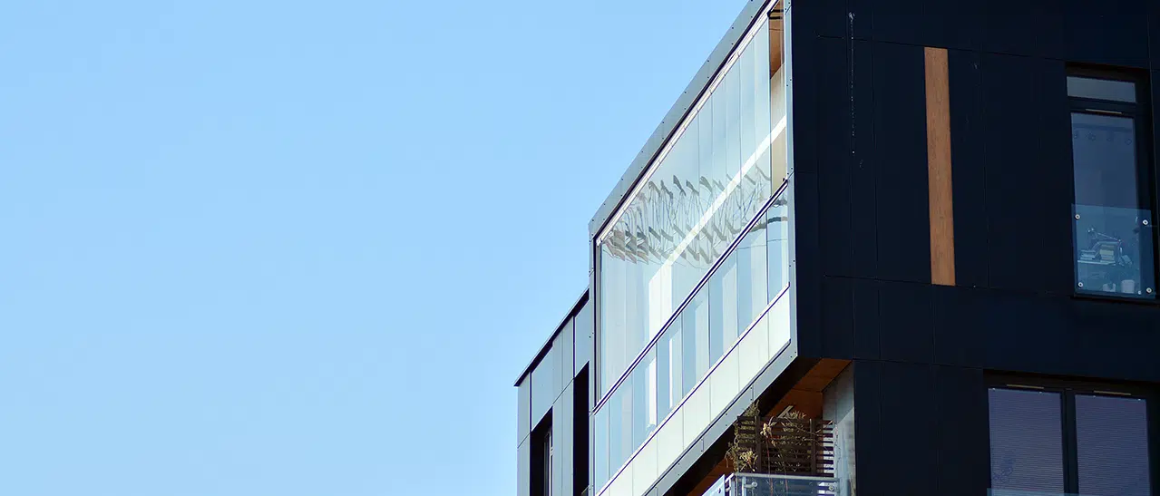 Balkonverglasung mit Schiebe-Dreh-System verglast