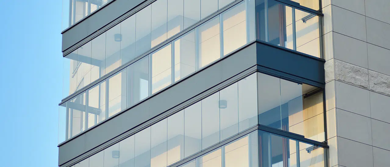 Balkonverglasung - Unterlichte mit VSG-Glas / Elemente zum Öffnen oben mit ESG-H Glas