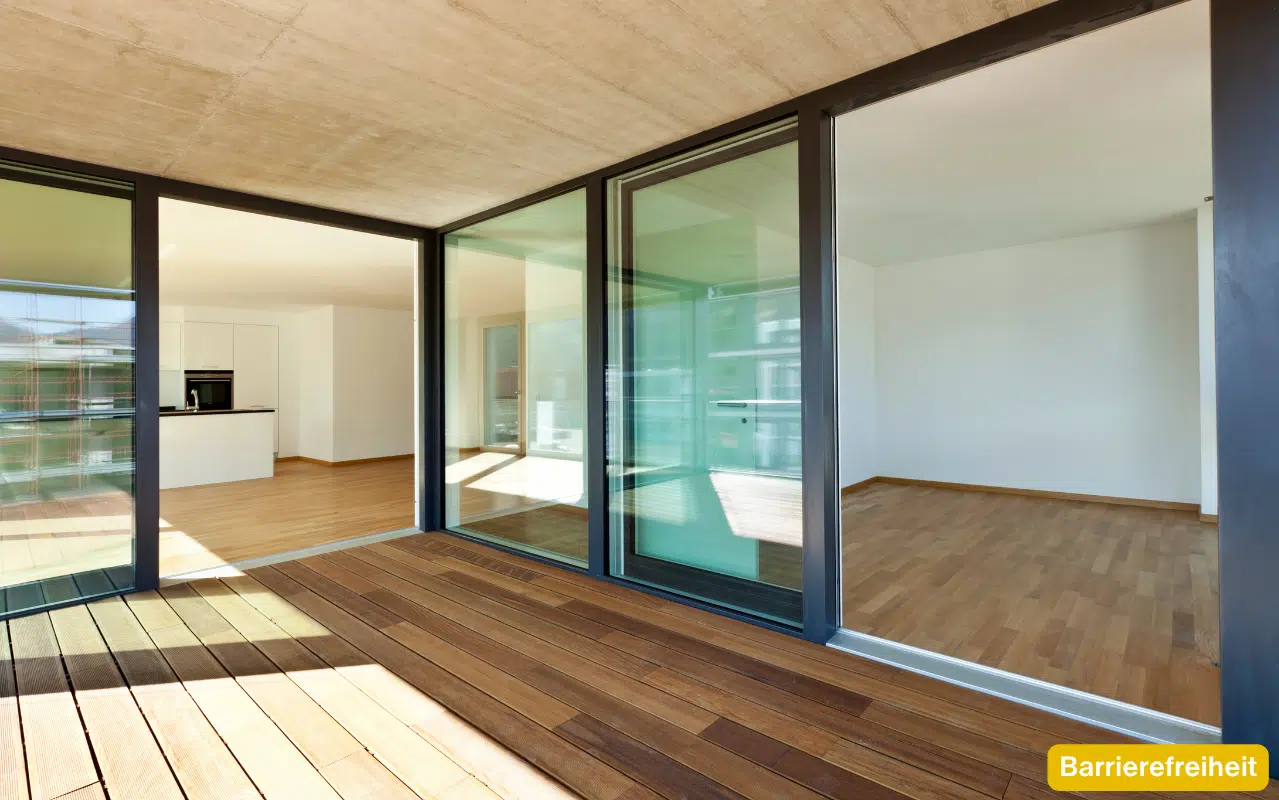 Barrierefreiheit - Beispiel Hebeschiebetüre mit fast bündiger Schwelle zwischen Terrasse und Wohnraum