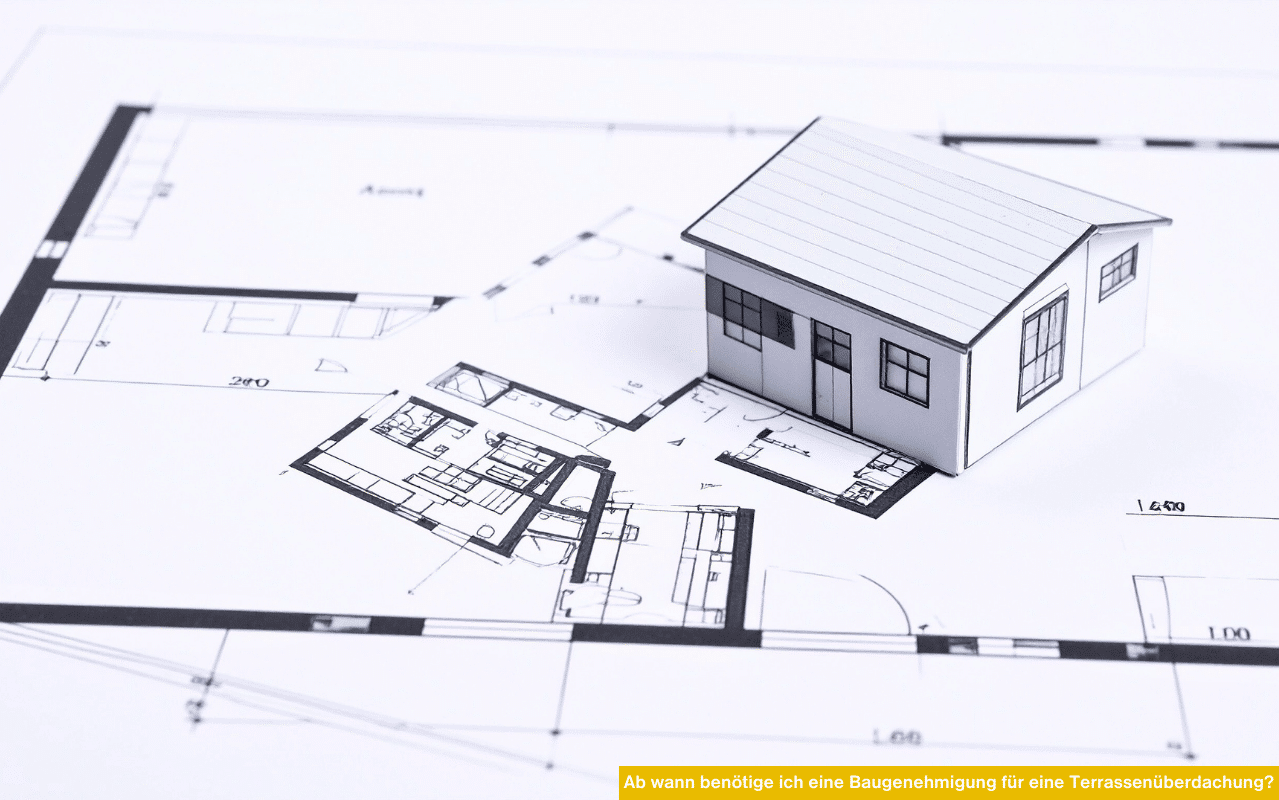 Bauplan mit Hausmodell Ab wann benötige ich eine Baugenehmigung für eine Terrassenüberdachung?