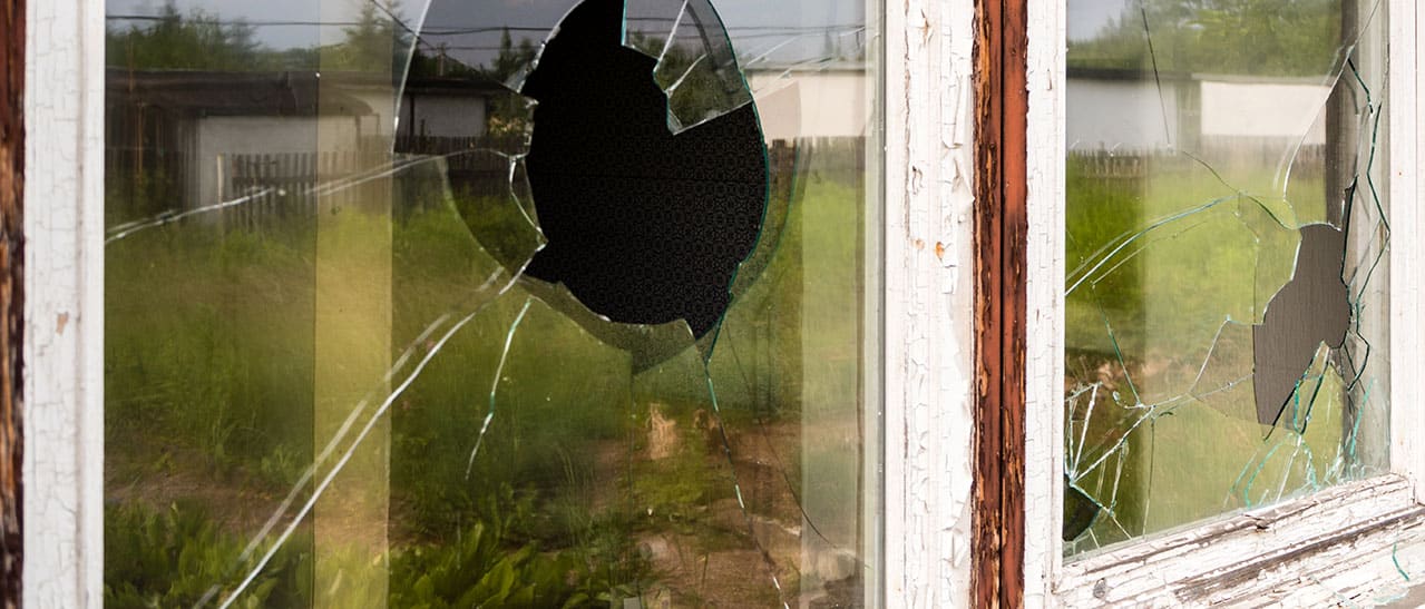 Zerbrochene oder undichte Fenster? Ein Fenstertausch ist oft ratsam. Beratung durch Fachfirma empfohlen.