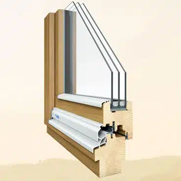 Schnittdarstellung zeigt die Bestandteile eines Holzfensters mit Rahmen, Dichtung, Glasaufbau und Wetterschutzschiene.