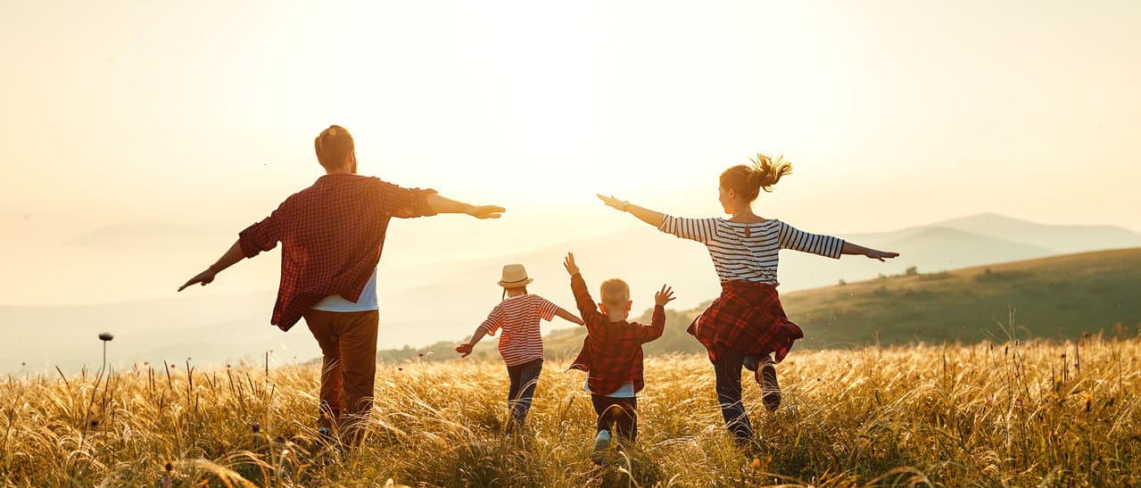 Betriebsurlaub Sommer 2022 bei Fenster-Schmidinger Freude bei glücklicher Familie und Beschäftigten auf gemeinsame Auszeit