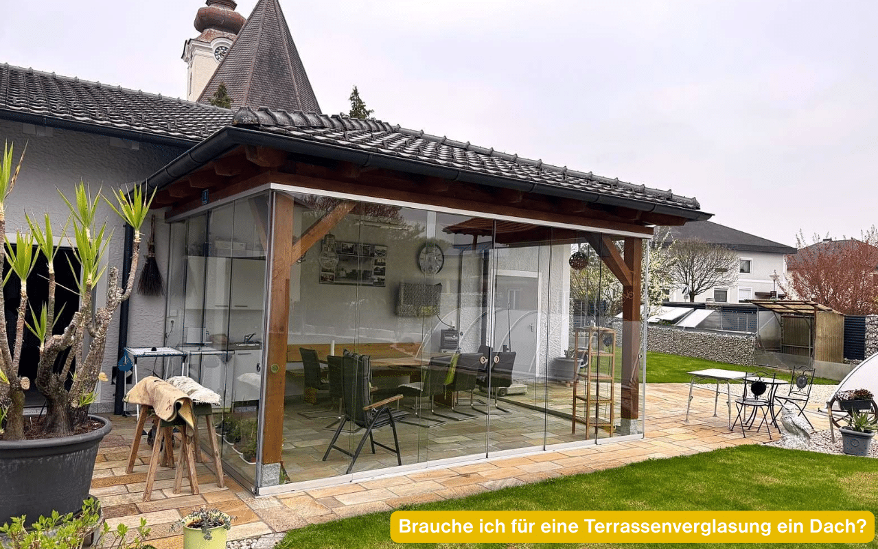 Brauche ich für eine Terrassenverglasung ein Dach? Ganzglas-Schiebetüren unter einem bestehenden Ziegeldach an der Terrasse