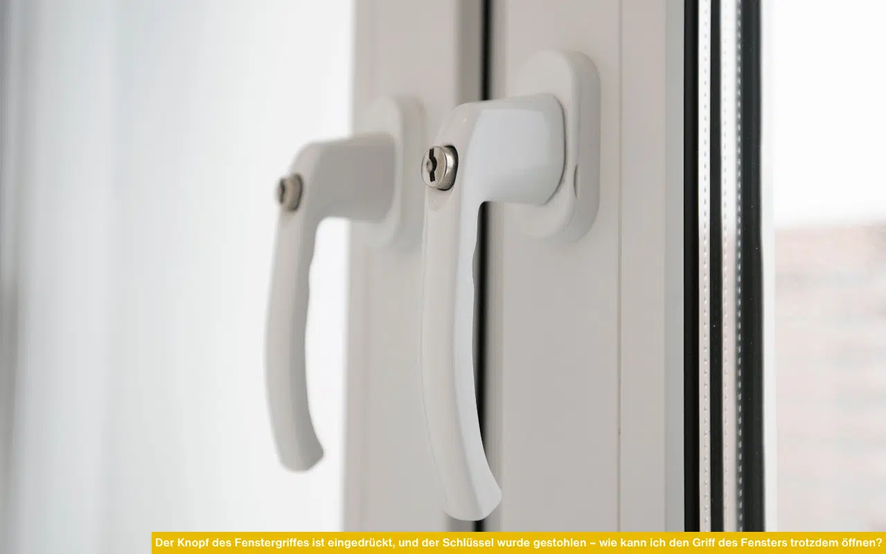Der Knopf des Fenstergriffes ist eingedrückt und der Schlüssel wurde gestohlen zeigt weißen abschließbaren Fenstergriff aus Kunststoffrahmen