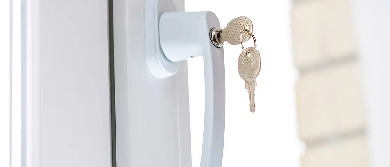 Der abschließbare Fenstergriff überzeugt durch hochwertige Verarbeitung und exzellentes Preis-Leistungs-Verhältnis. Er lässt sich dank passender Abmessungen einfach nachrüsten.