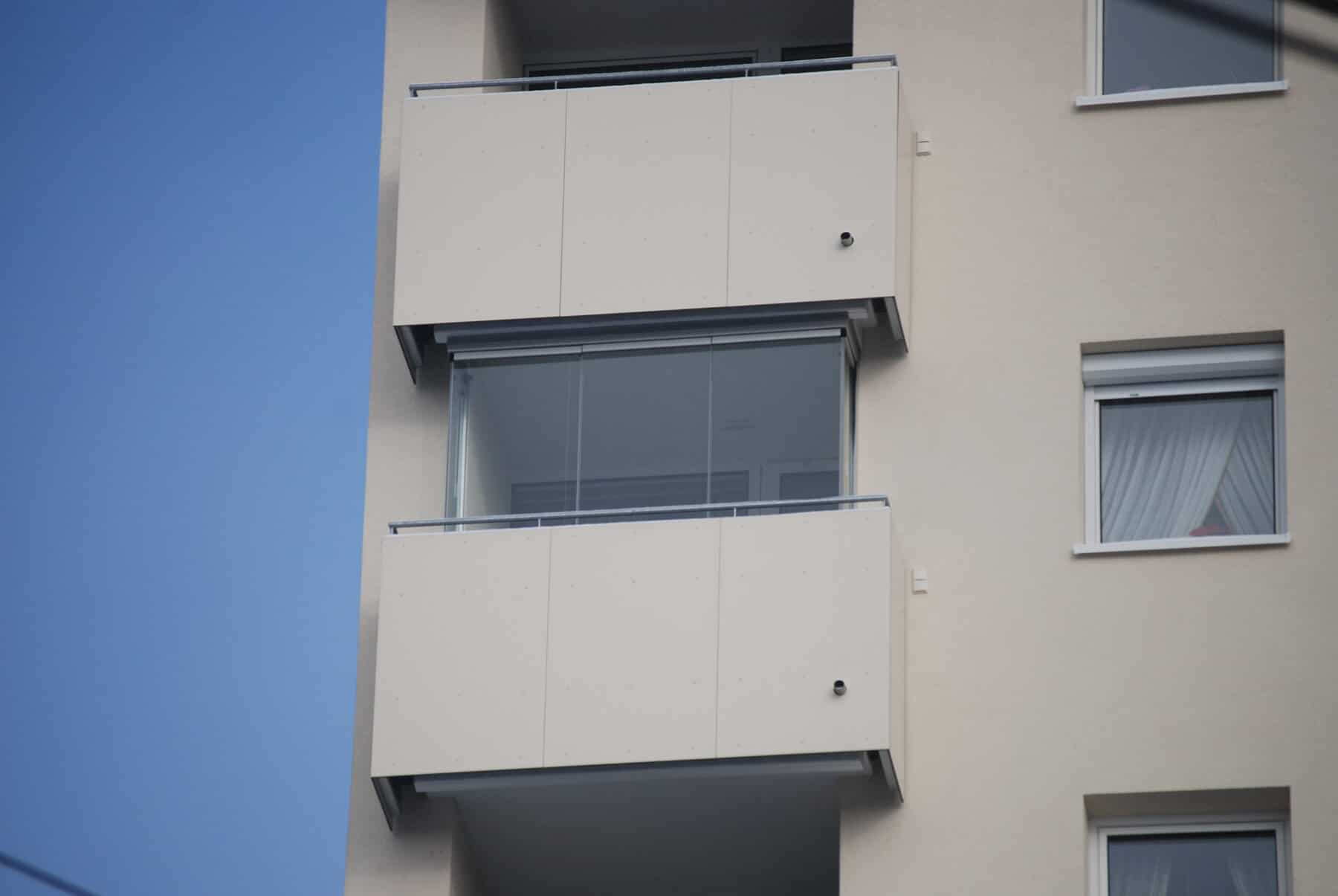 Eigentumswohnung Balkon Windschutz