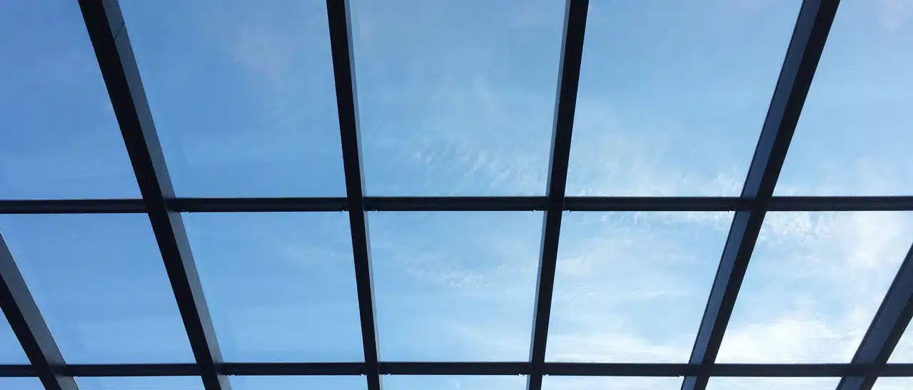 Eindeckung der Terrassenüberdachung aus Alu mit echtem VSG-Glas