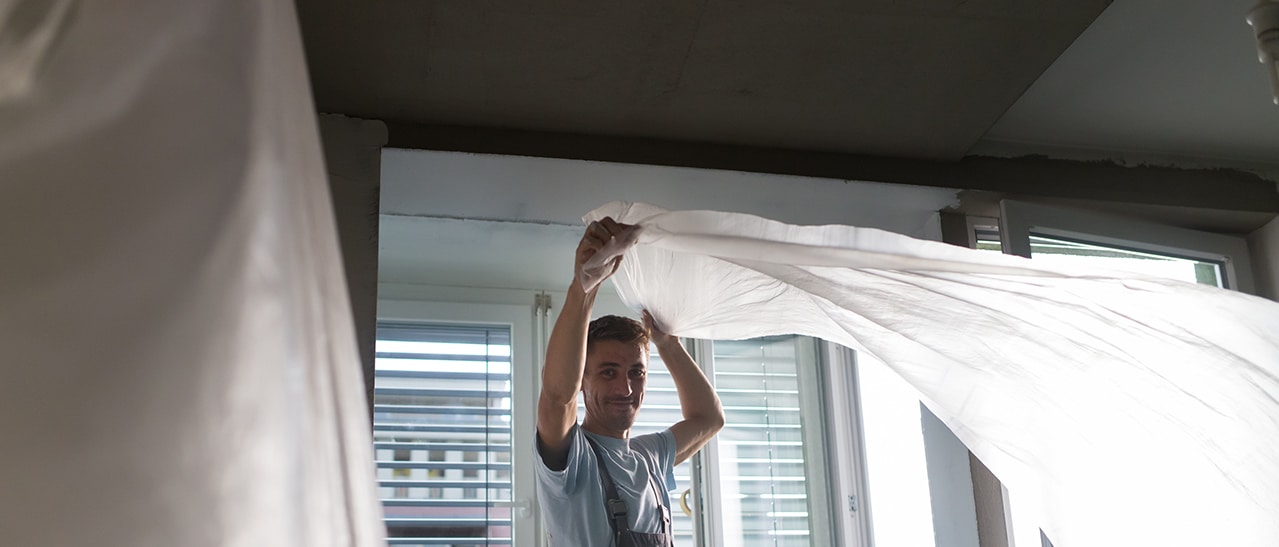 Beim Fenstertausch (fast) ohne Beschädigung Räume mit Malerfolie abdecken und Gehwege schützen