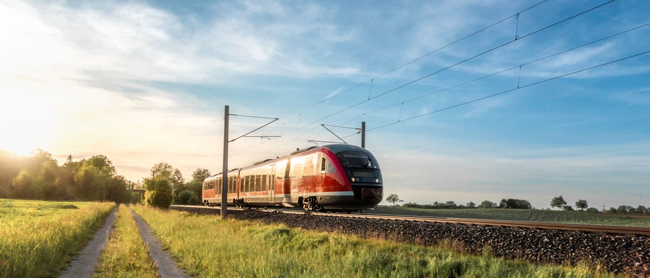 Eisenbahnschienen - Abriebpartikel verschmutzen weiße Kunststoff-Fenster