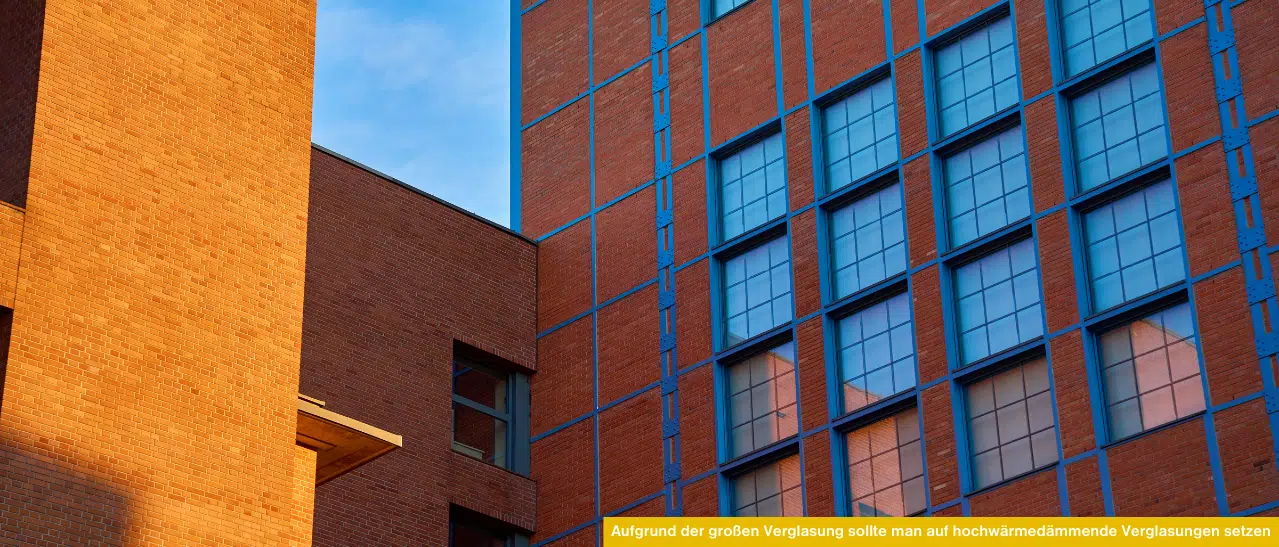 Energieeffiziente Loftfenster mit Dreifachverglasung und warmer Kante – auf optimalen Wärmeschutz achten und Heizkosten senken.