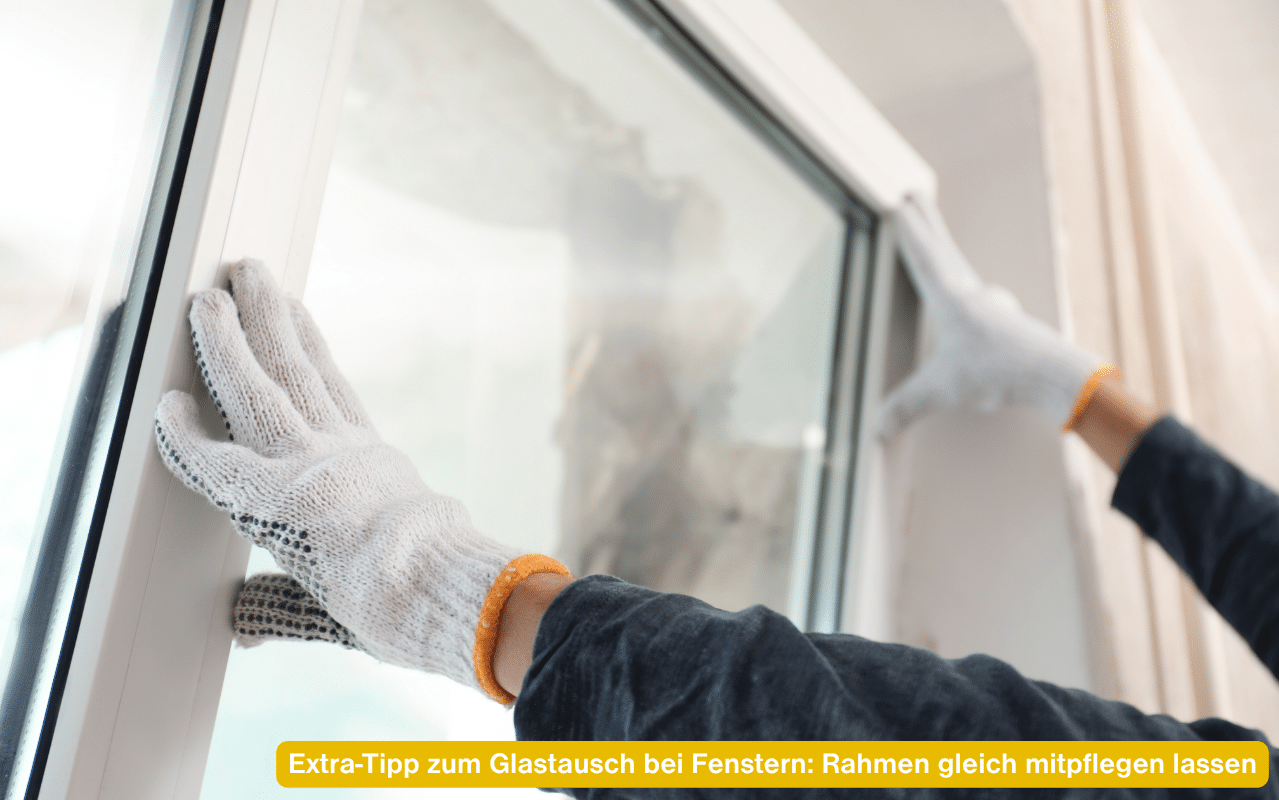 Extra-Tipp zum Glastausch bei Fenstern Rahmen gleich mitpflegen lassen – Monteur mit Handschuhen arbeitet am Fensterflügel