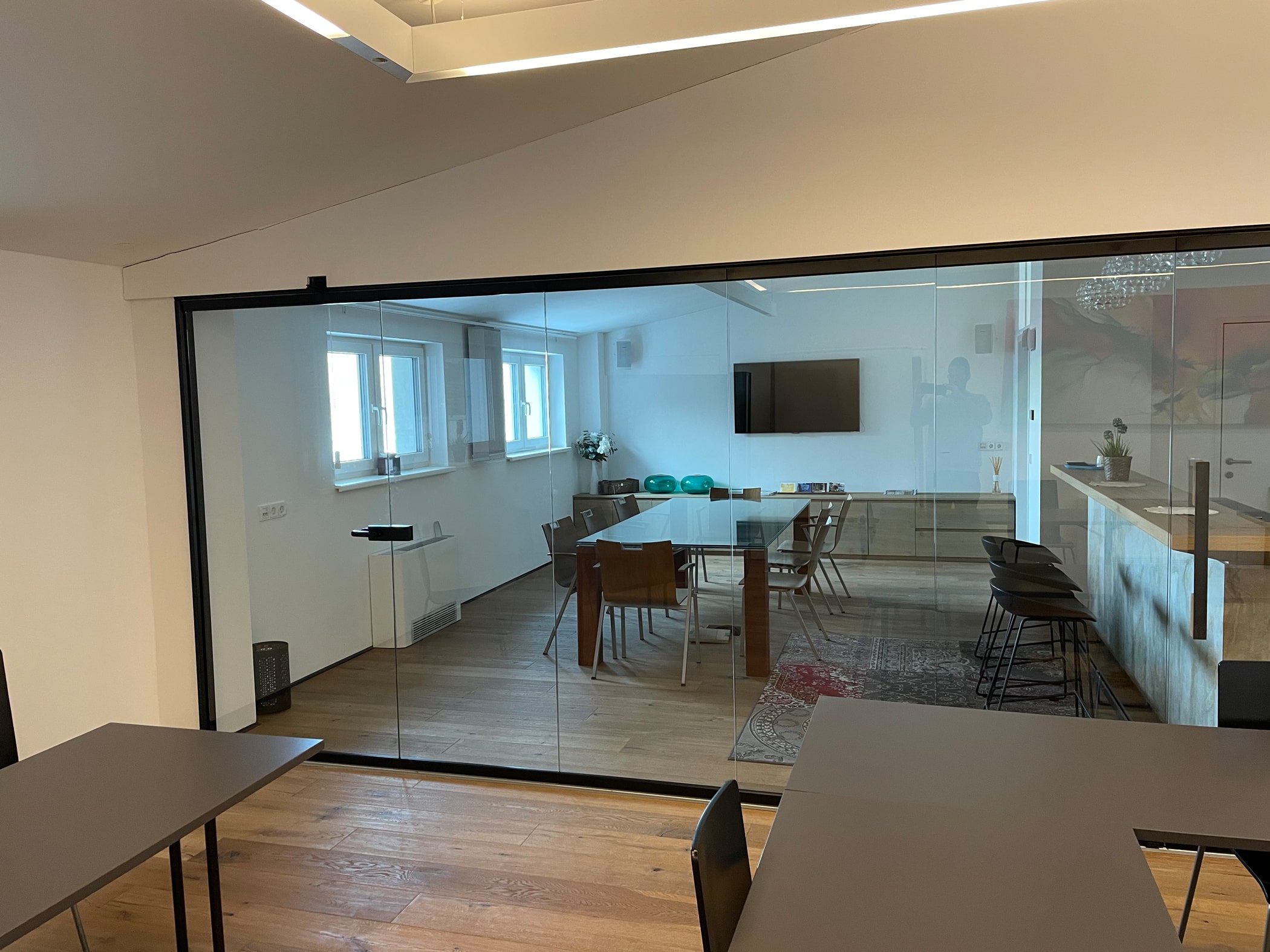 Faltschiebewand Glas für Schulungsraum
