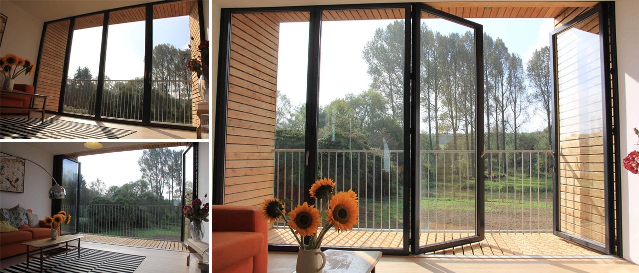 Die Glas-Faltwand Sunflex SF 55c ist ein flexibles Faltsystem aus Glas, das weite Öffnungen ermöglicht und Wohnraum lichtdurchflutet mit dem Außenbereich verbindet.