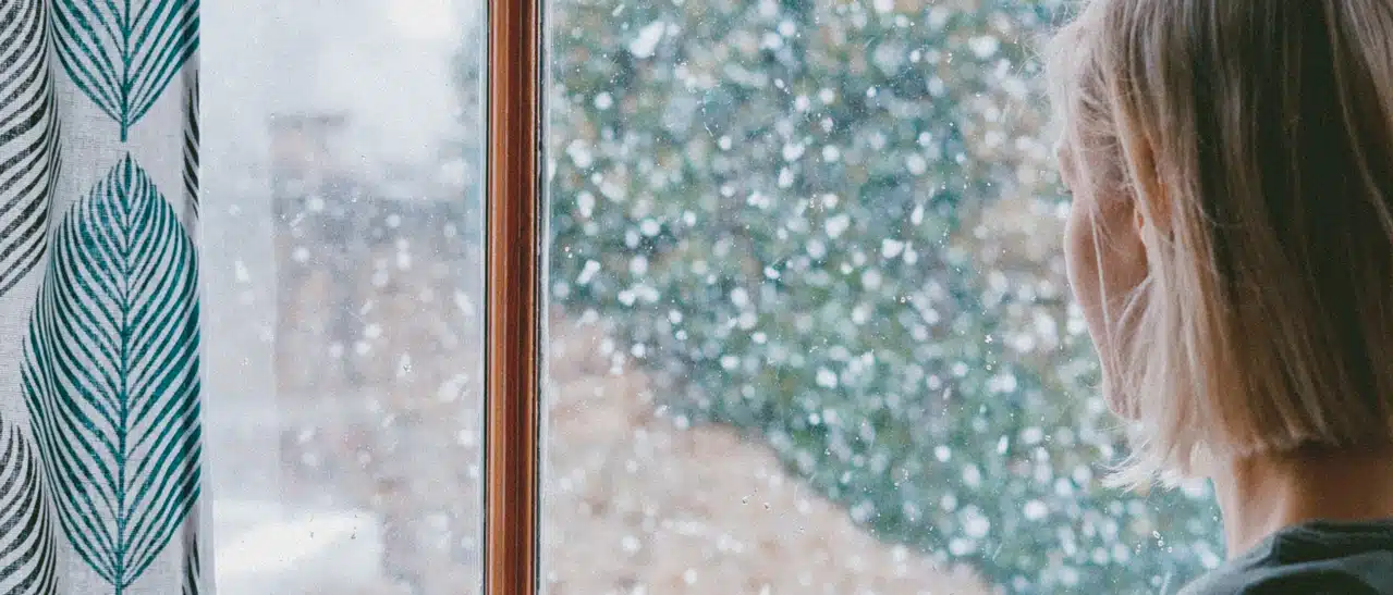 Heizkosten sparen und Wohnkomfort erhöhen: Fenster im Herbst vom Fachmann warten lassen und undichte Stellen vermeiden.