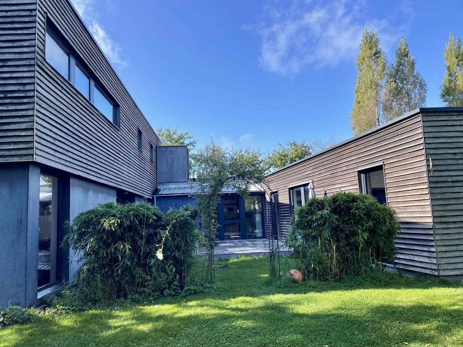 Fenster Anthrazitgrau mit Holzfassade Oberösterreich