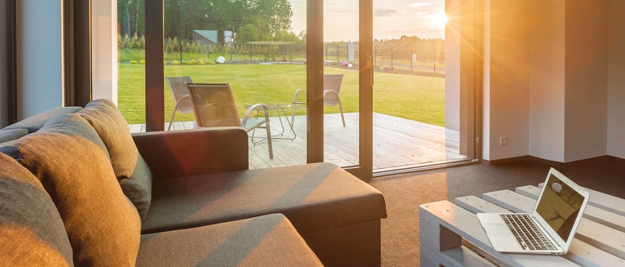 Hochwertiges Fenster für den Neubau mit optimaler Positionierung für Licht, Wärme, Energieeffizienz und Wohnkomfort.