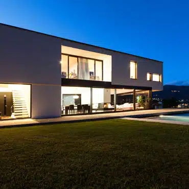 Modernes Einfamilienhaus in Oberösterreich mit hochwertigen Fenster für den Neubau von Fenster-Schmidinger.