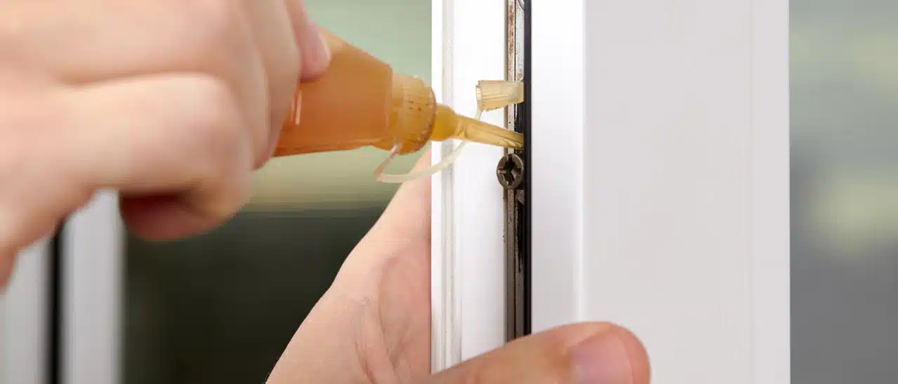 Fenster Garantie: Regelmäßige Wartung und Pflege von Fenstern für Langlebigkeit und optimale Funktionalität.