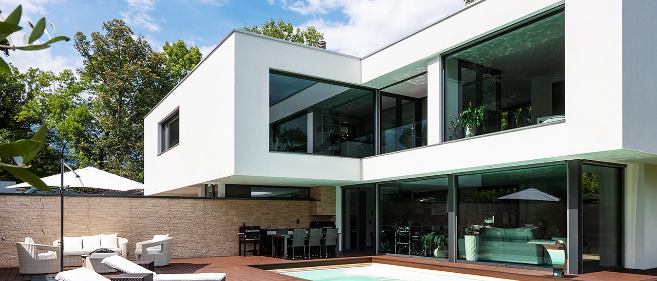 Fenster in DB 703 passen für Neu- als auch für Altbau optimal und verleihen Häusern moderne Eleganz mit langlebiger Glimmeroberfläche.