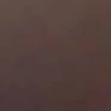 Fenster in Dunkelbronze C34 eloxiert gleichmäßige Oberfläche mit edler metallischer Struktur