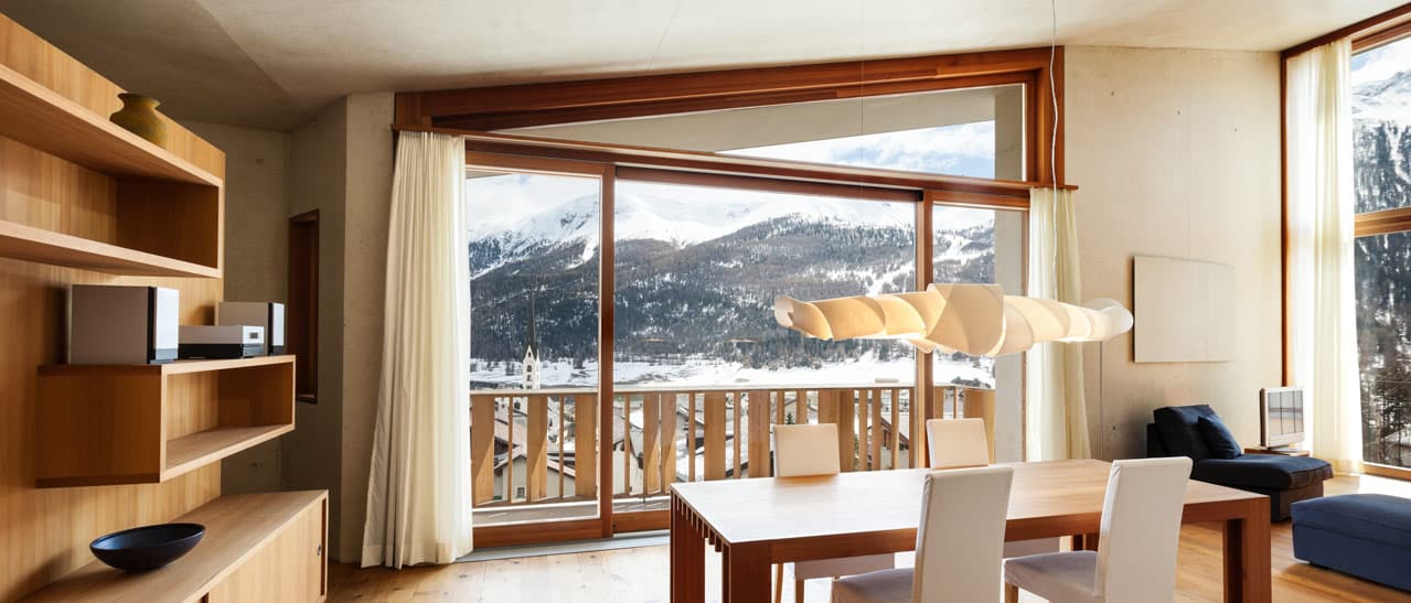 Fenster in RAL 8024 Beigebraun