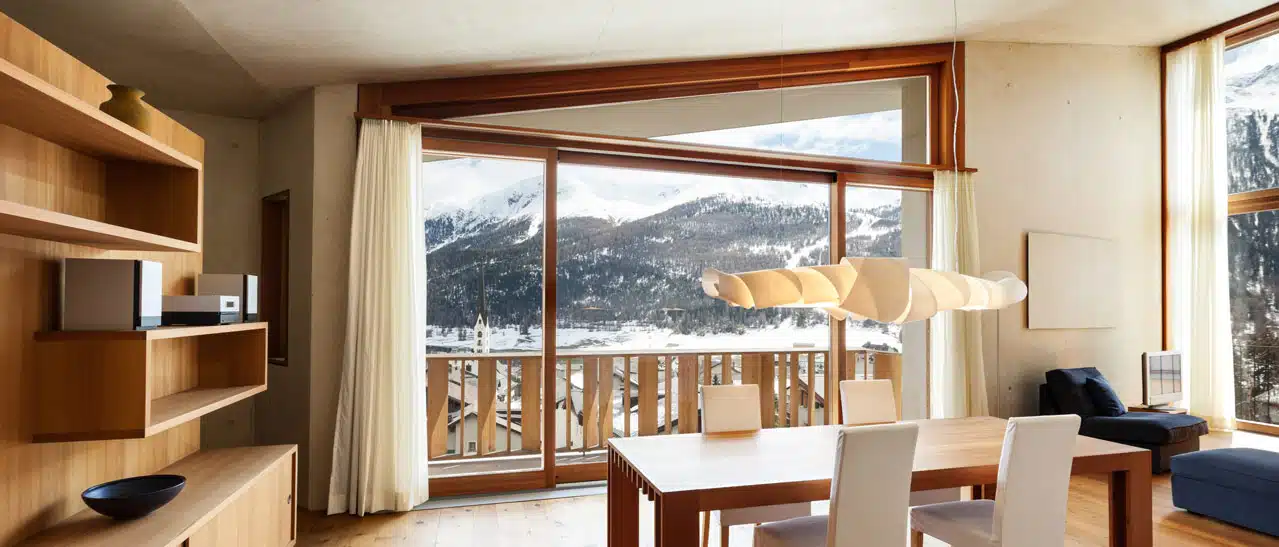 Fenster in RAL 8024 Beigebraun