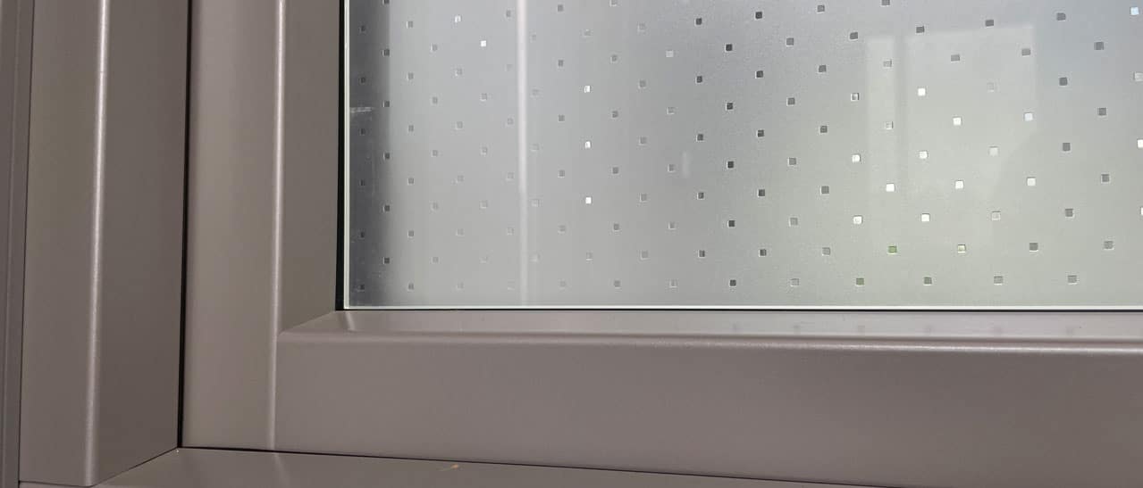 Fenster mit Madras Pave weiß