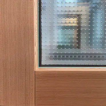 Fenster-Schmidinger: Detailausschnitt eines Holz-Alu-Fensters mit Mastercarré-Glas, modern und stilvoll gestaltet.