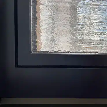 Fenster mit Silvit-Glas moderne Ornamentverglasung sorgt für Sichtschutz und lässt dennoch viel Tageslicht in den Raum.