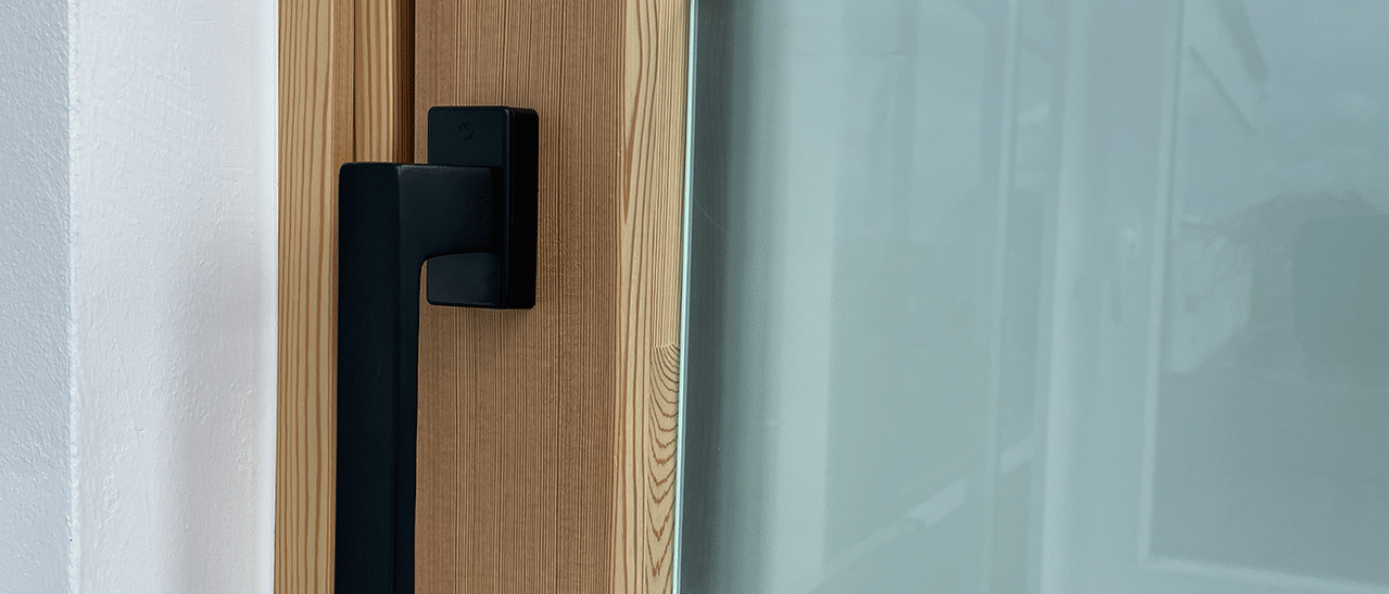 Fenster mit satiniertem Glas
