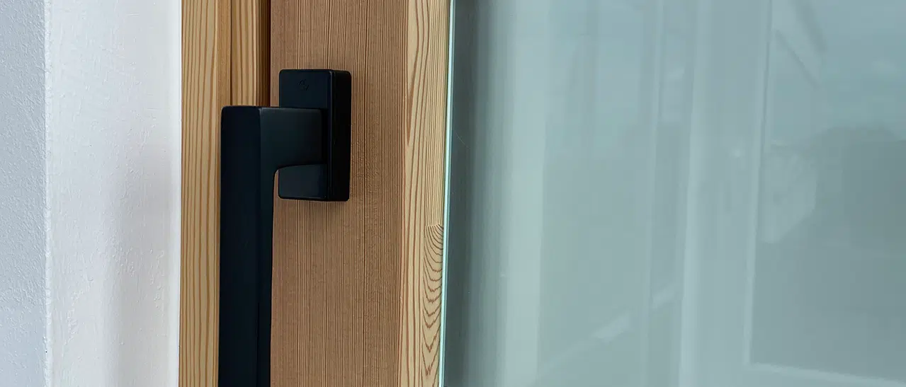 Fenster mit satiniertem Glas