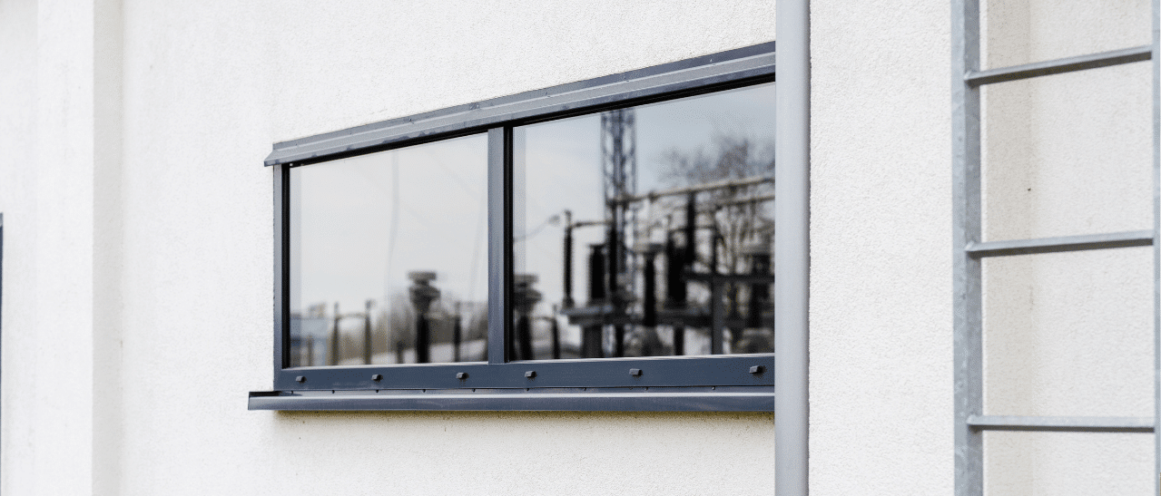 Fenstertypen in Anthrazit Festverglasung mit zweitweiliger Ausführung (wie Abbildung) oder panoramahafter Ausführung ohne störende Unterbrechungen.