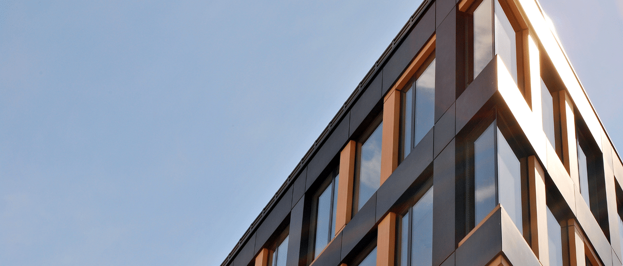 Festverglasung aus Holz-Aluminium verbindet warmes Holz innen mit robustem Aluminium außen und bietet exzellente Dämmung.