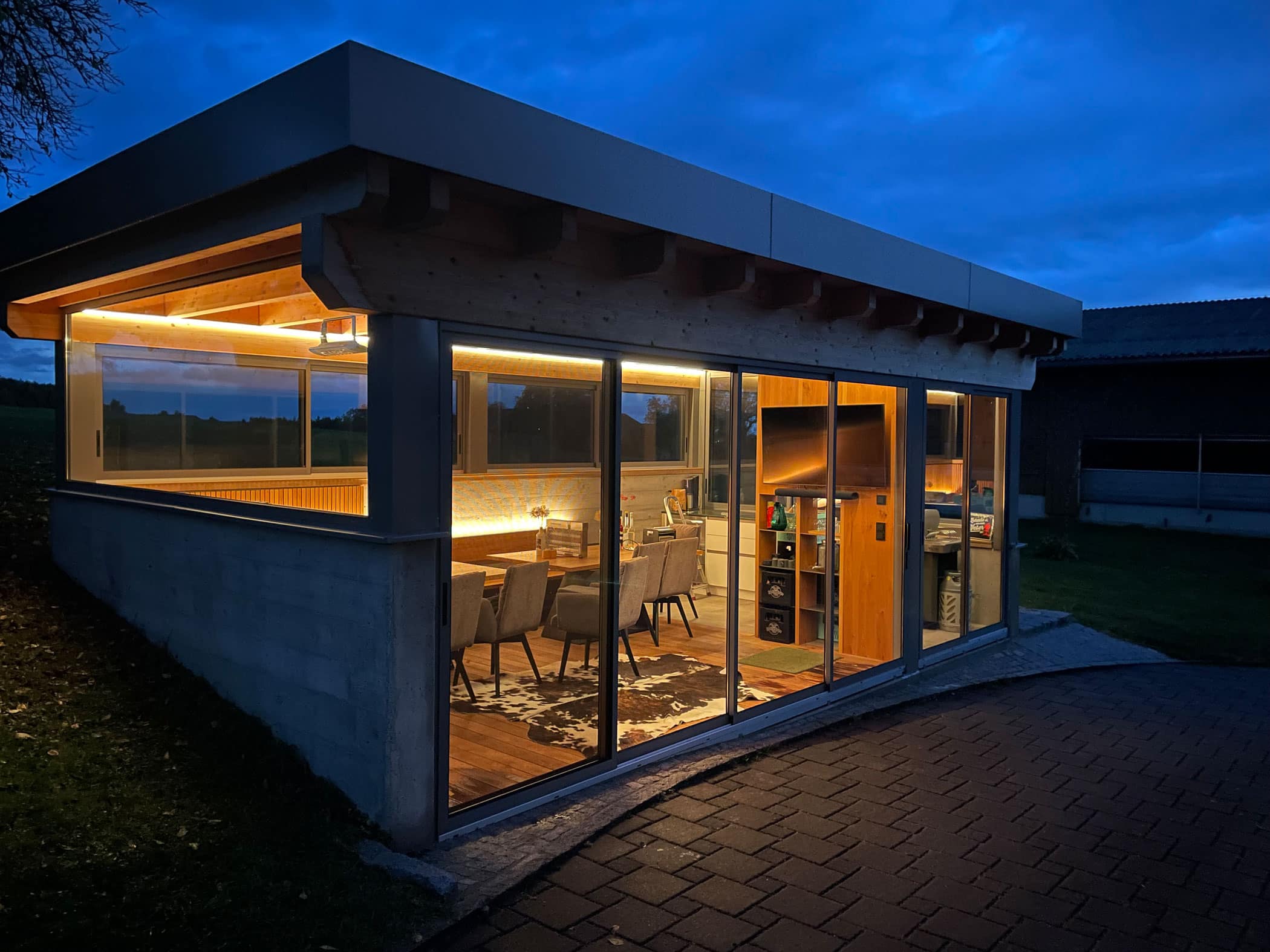 Gartenhaus mit Holz-Leimbinder-Konstruktion - Schiebetüren & Schiebefenster von Fenster-Schmidinger