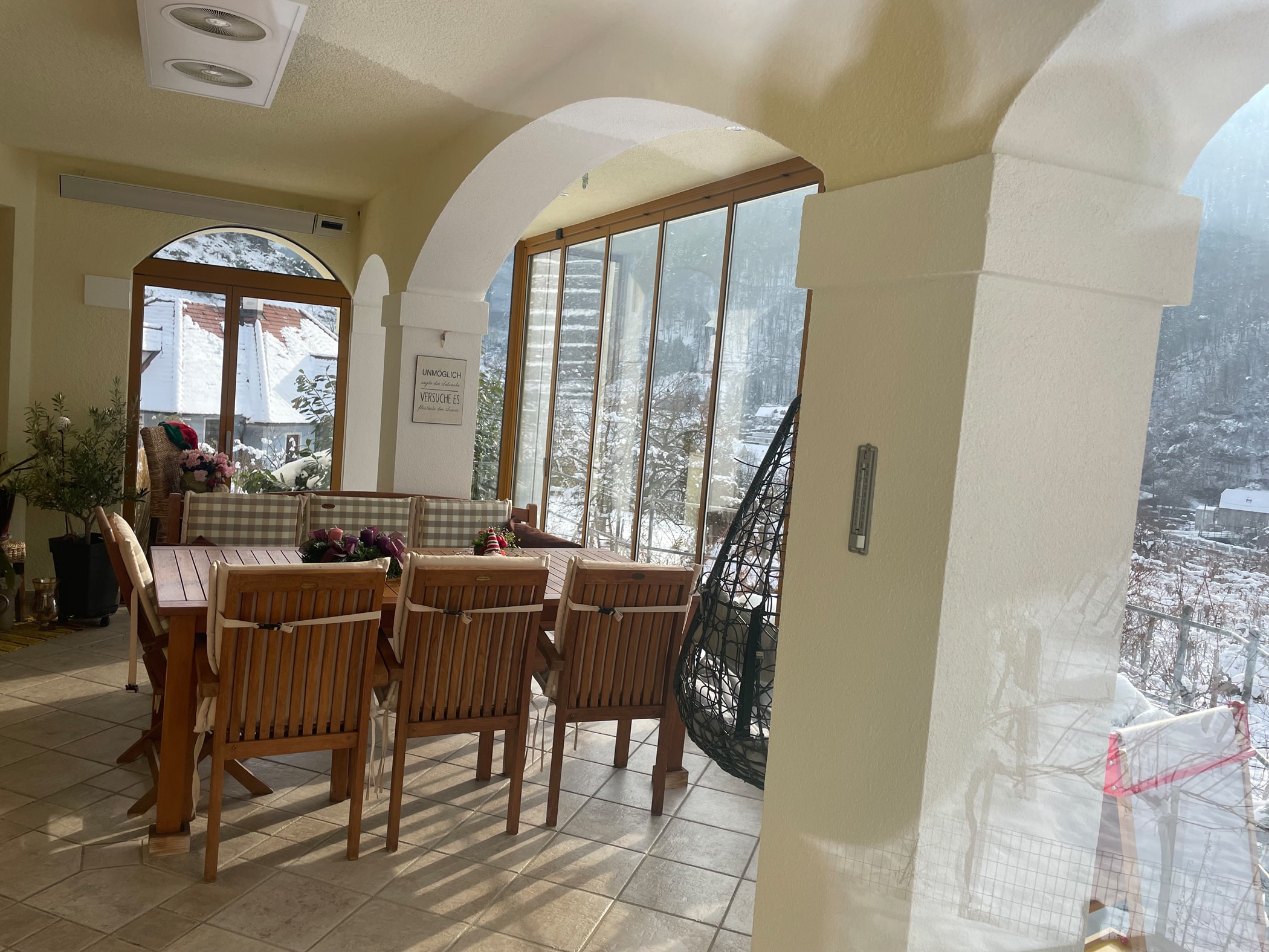 Gerahmtes und isoliertes Schiebe-Dreh-System in 3620 Spitz montiert