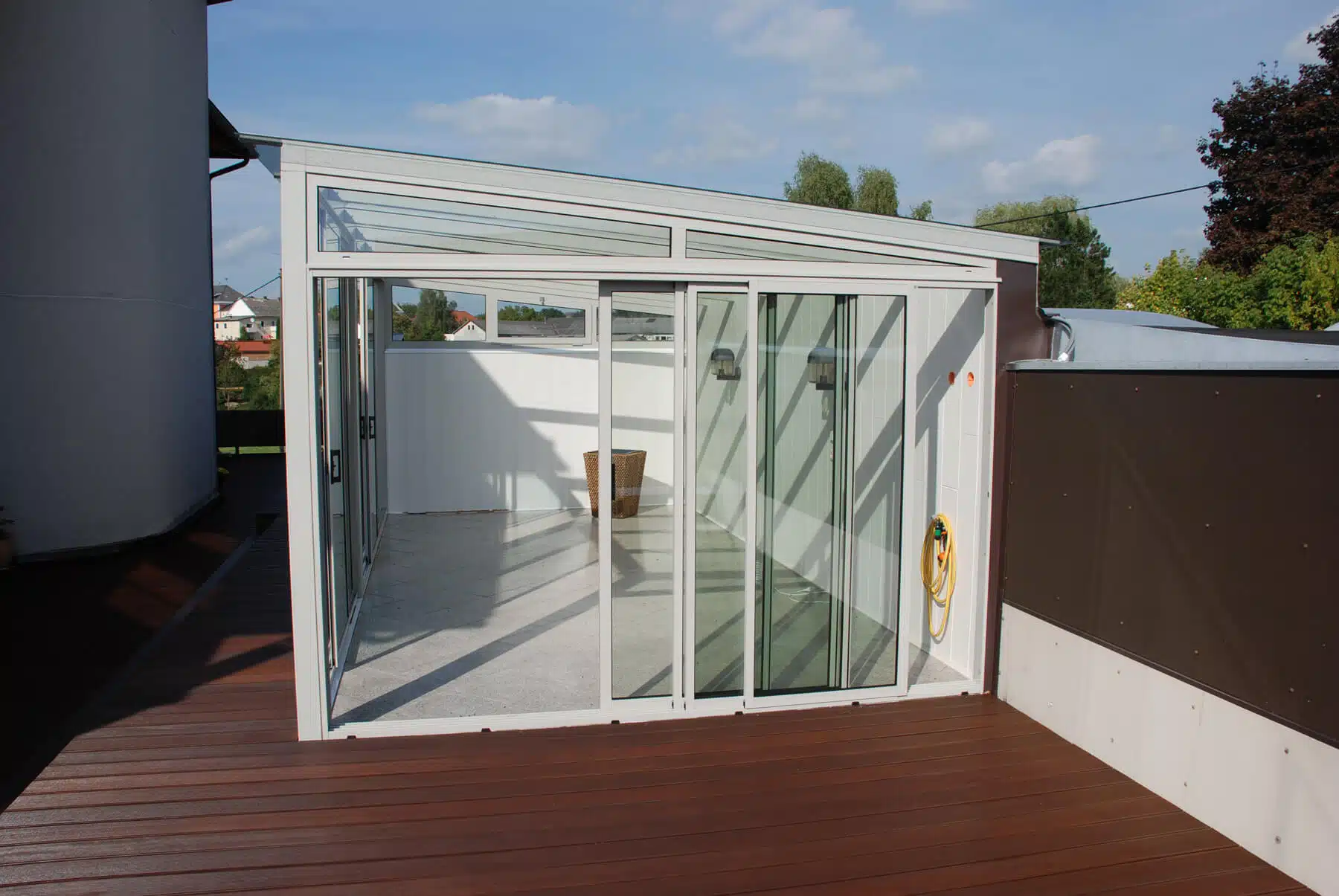 Geschlossene Überdachung auf der Dachterrasse