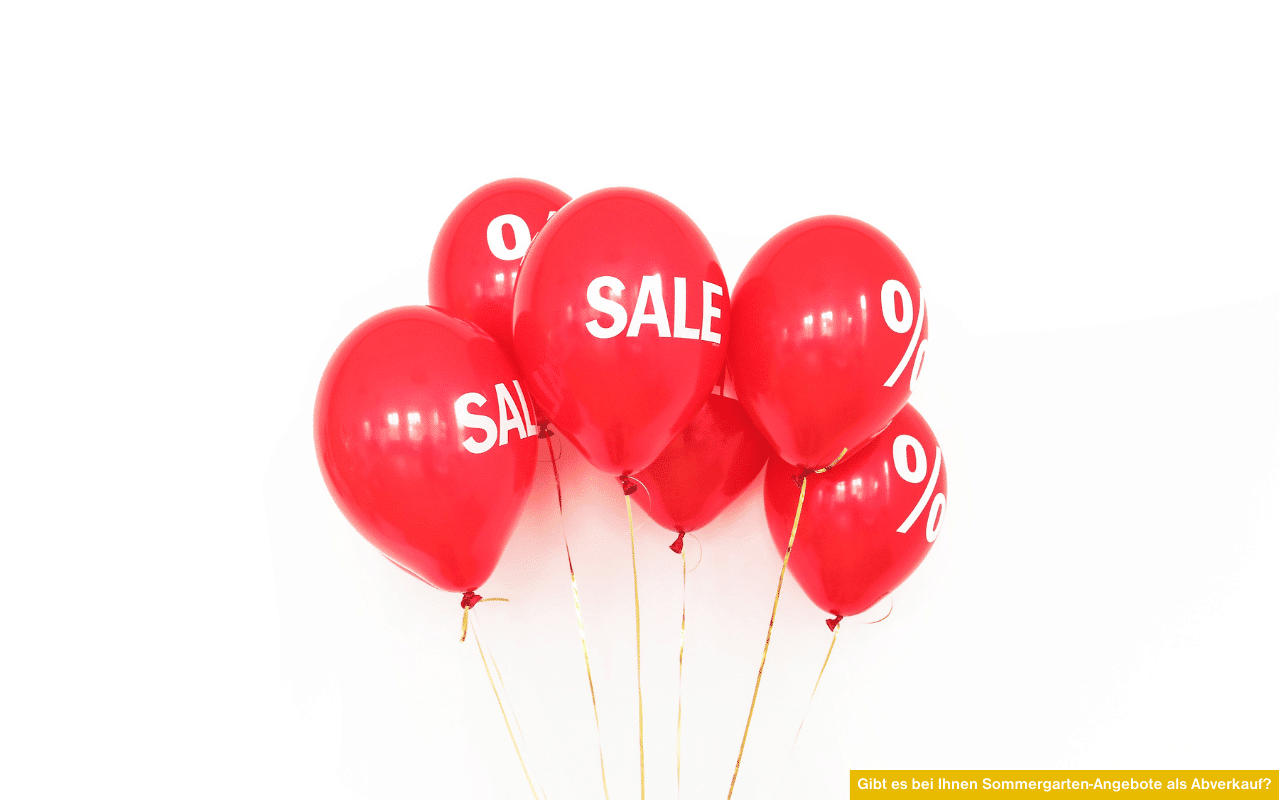 Sechs rote Ballons mit SALE und Prozent-Zeichen schweben gebündelt nach oben und stehen symbolisch für Verkaufsangebote oder Abverkauf.